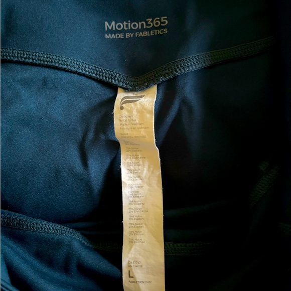 Fabletics motion 365 bike short with pockets. - Picture 3 of 5